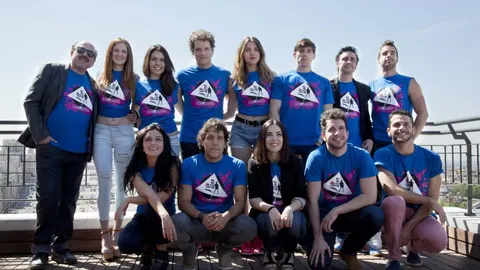 El cuerpo de baile del musical «Hoy no me puedo levantar»