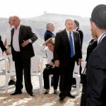 El «premier» israelí, Benjamin Netanyahu, tras posar con su Gabinete en Sde Boker