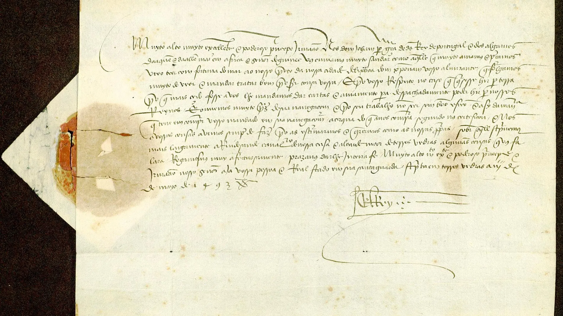 Este es el documento que acaba de encontrarse en el Archivo Histórico de la Nobleza. Estuvo custodiado durante siglos por los Condes de Villagonzalo. Lo firma el rey de Portugal y está dirigido a Fernando de Aragón.