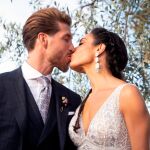 Sergio Ramos y Pilar Rubio sellan su amor con un beso