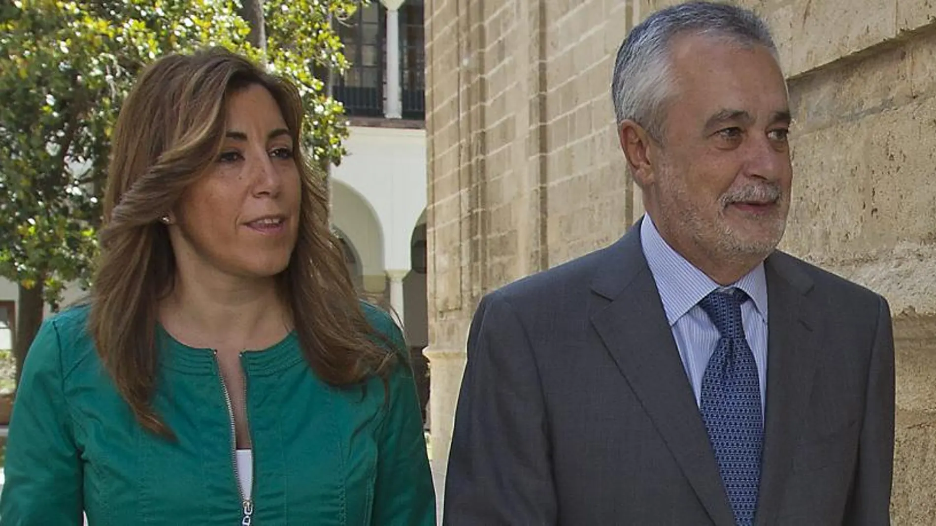 La presidenta de la Junta, Susana Díaz, junto al ex jefe del Ejecutivo andaluz, José Antonio Griñán