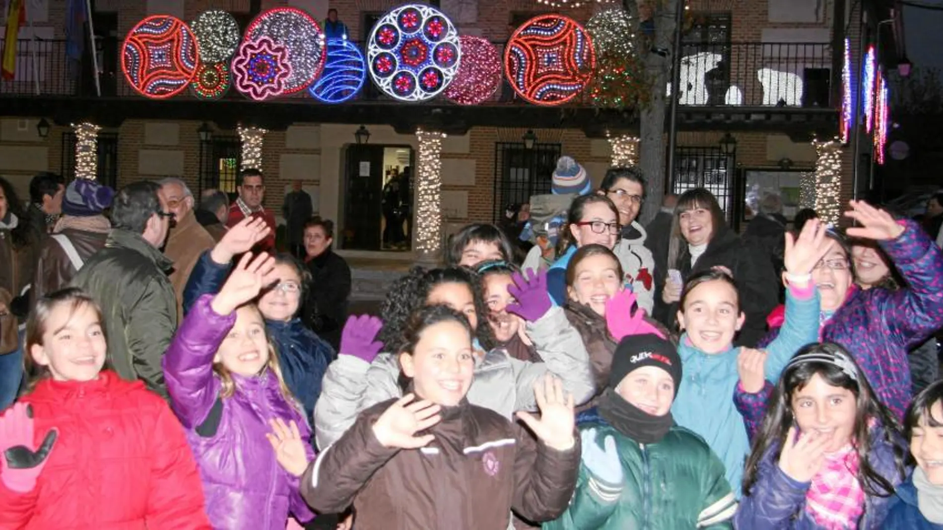200.000 lámparas de micro-LED adornan las calles del pueblo más pequeño de Madrid