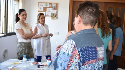 La consejera en funciones Adela Martínez- Cachá visitó el centro de la Fundación Temehi