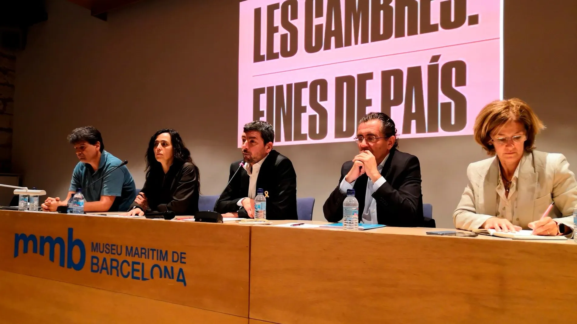 La futura Cámara de Barcelona preguntará si se tiene que implicar en "hacer efectiva la república"