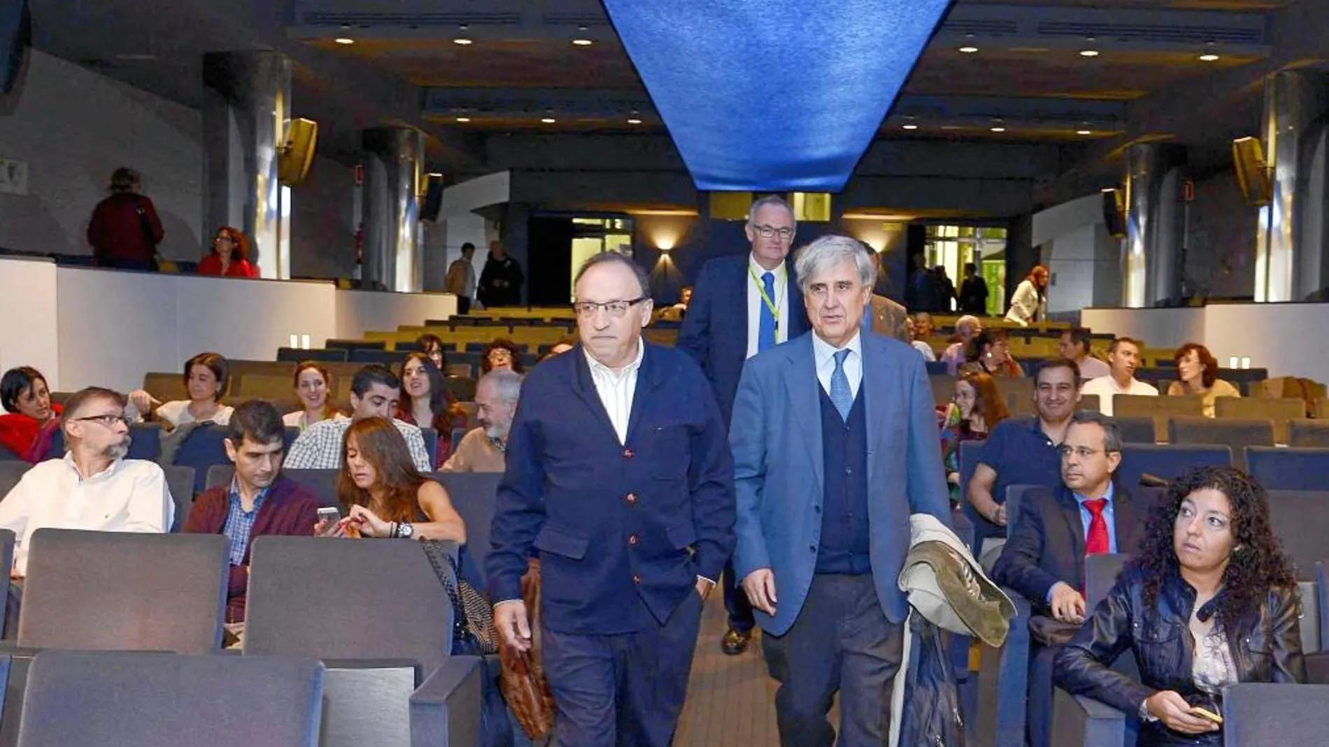 El presidente del Colegio de Veterinarios de España, Juan José Badiola, en Burgos, antes de la conferencia