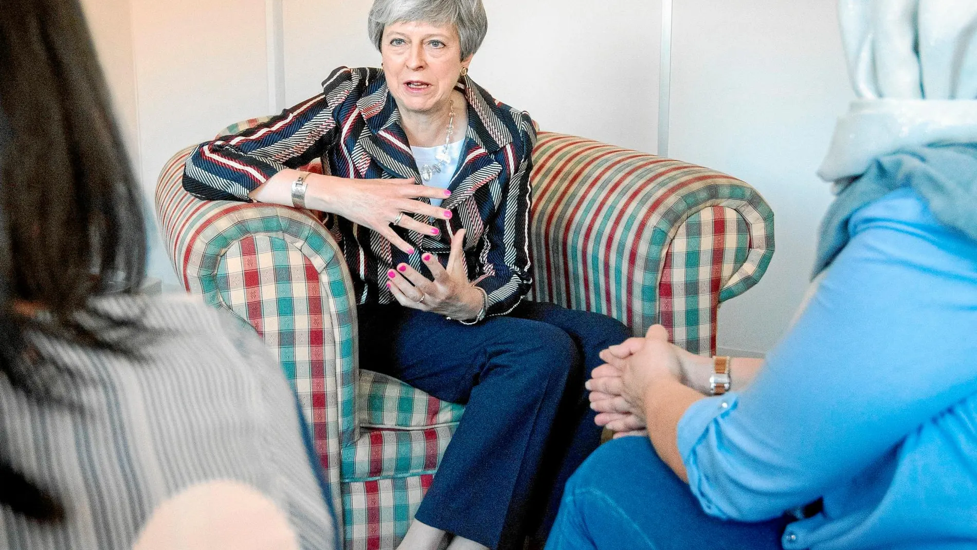 La «premier» Theresa May tiene la intención de presentar al Parlamento su proyecto de ley de retirada antes del verano