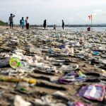 Carrefour y P&amp;G utilizan el plástico recogido del mar para hacer botellas