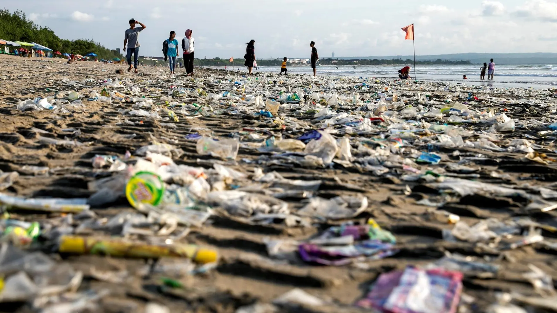 Carrefour y P&amp;G utilizan el plástico recogido del mar para hacer botellas
