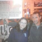 El afectado se fotografió con la consellera de Política de Igualdad, Mónica Oltra en 2014, cuando dice que confiaba en ella