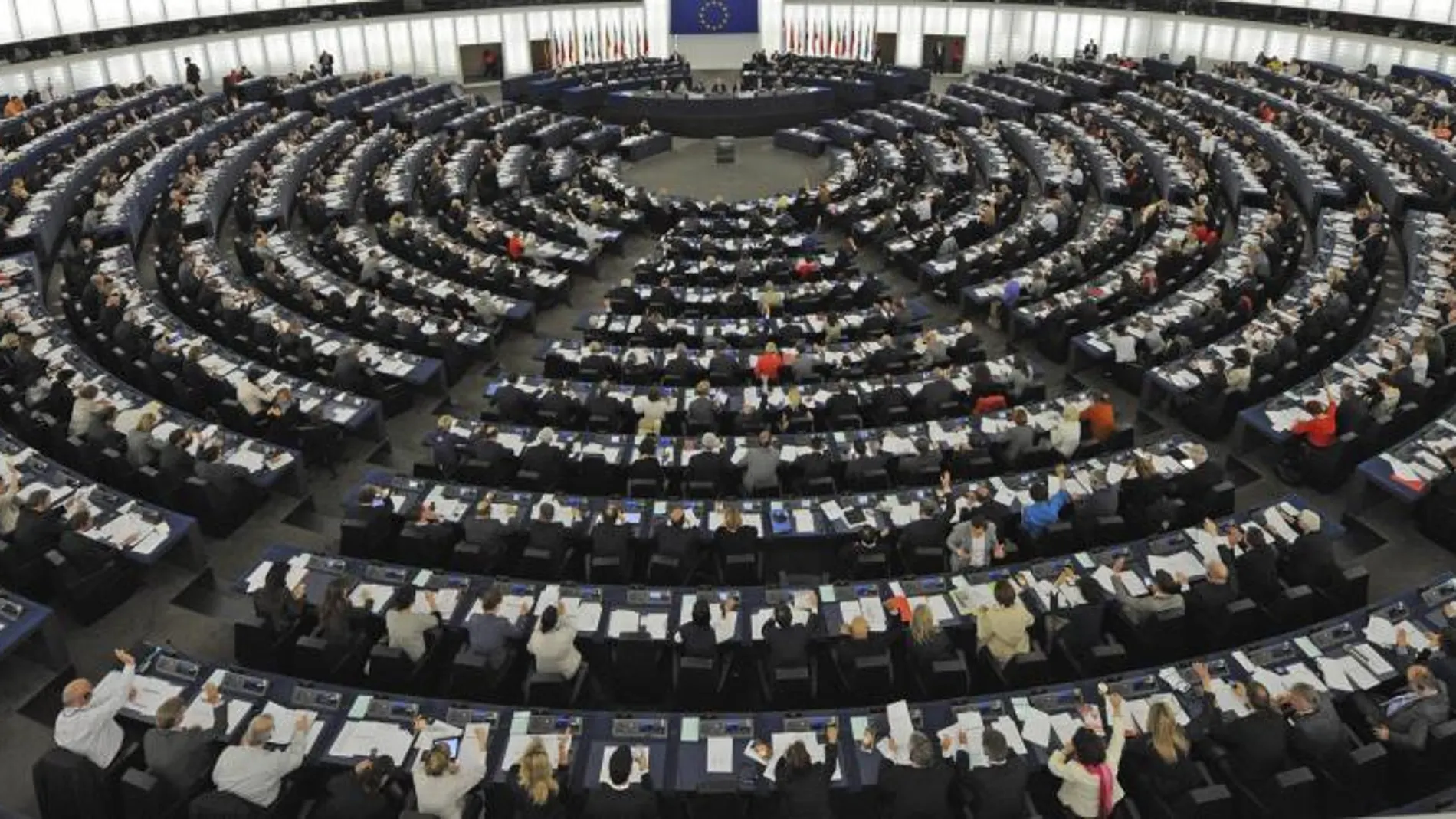 Miembros de la Eurocámara durante una sesión de votación en el Parlamento Europeo en Estrasburgo