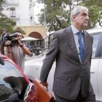 Antonio Lozano, el jueves, antes de entrar en los juzgados