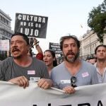 Los hermanos Bardem en una manifestación