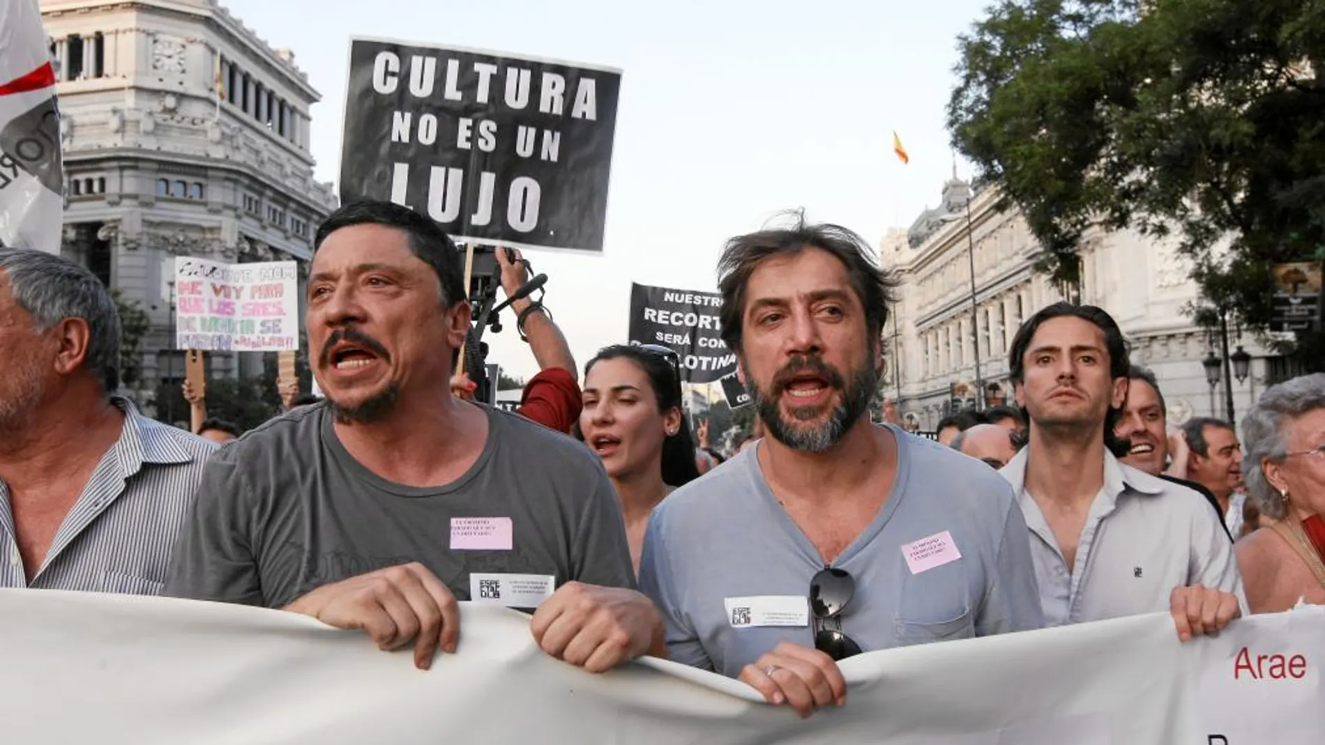 Los hermanos Bardem en una manifestación