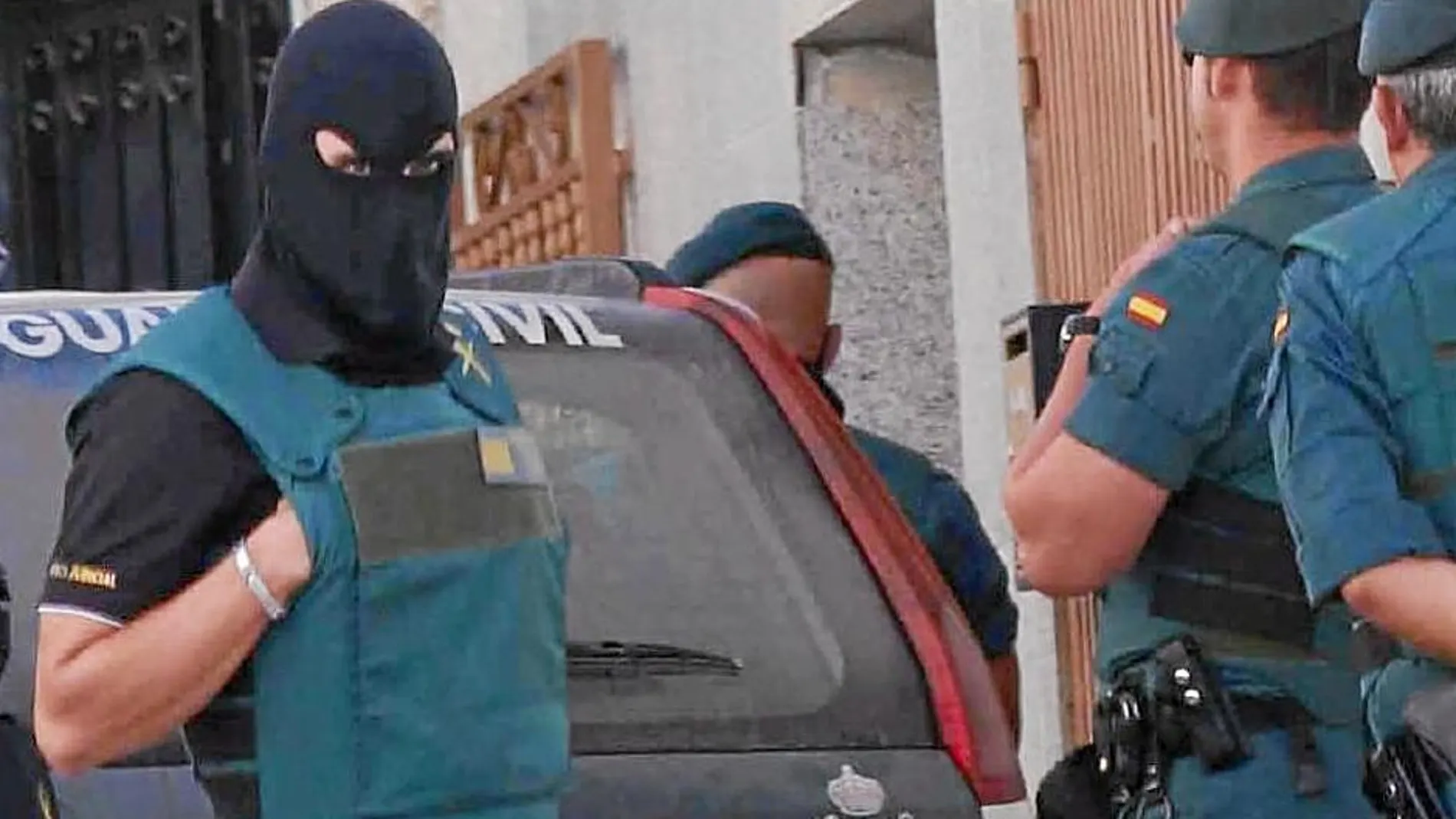 La Guardia Civil se desplegó por el pueblo durante horas hasta detener al «Cascapolos»