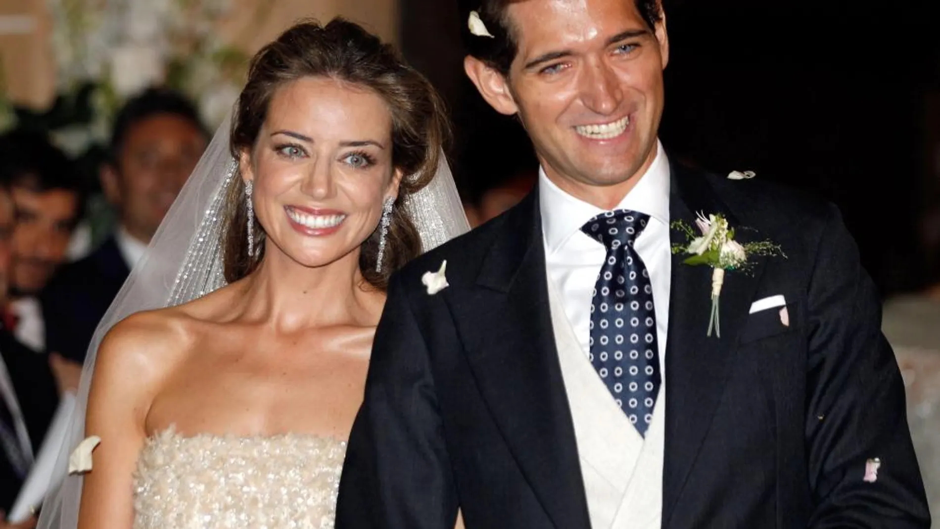 María Colonques y Andrés Benet, a su salida de la iglesia. El banquete posterior se celebró en el Palacio de las Artes Reina Sofía de Valencia