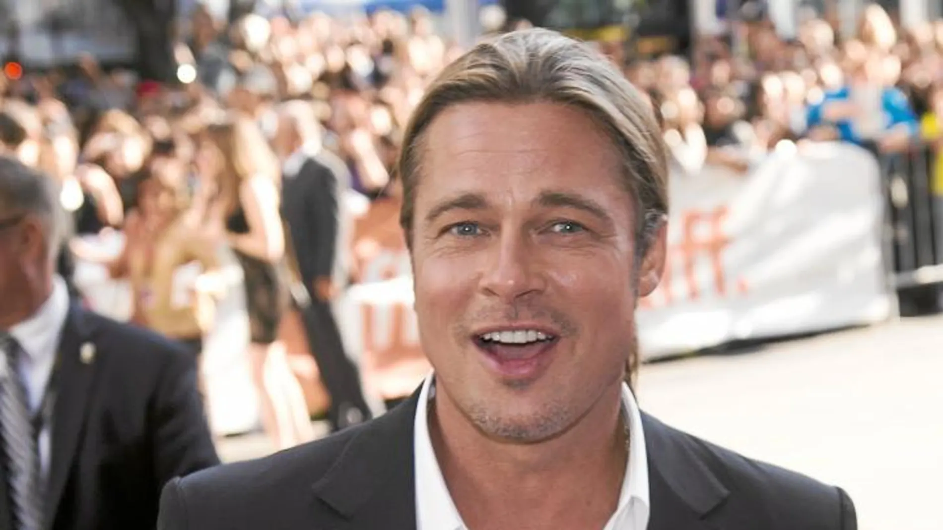 Brad Pitt cautiva a Toronto con sus otras «Raíces»