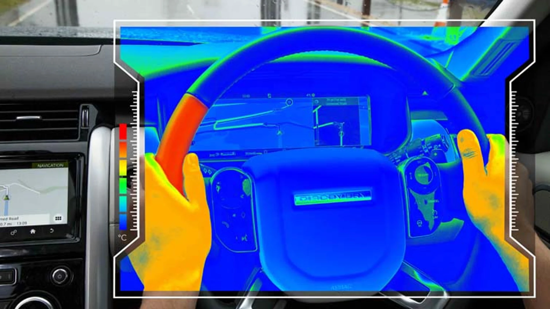 Mediante cambios de temperatura, el volante sensorial indica el momento del giro.