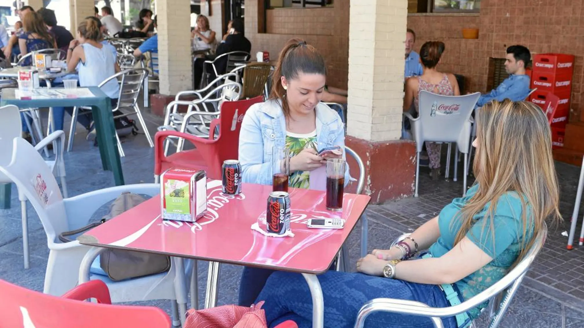 Coca-Cola rescata los bares como lugar de encuentro