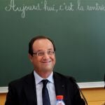 Francois Hollande inaugura el curso escolar en Denain