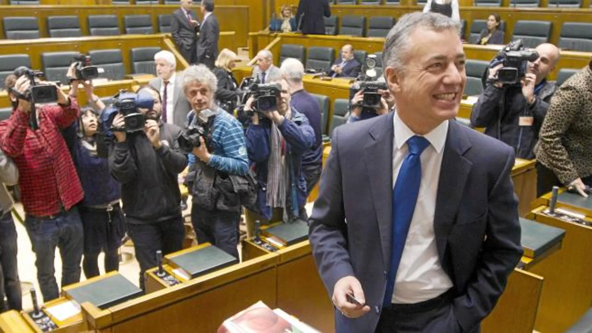 El candidato del PNV a la lendakaritza, Iñigo Urkullu, ayer, en el Parlamento Vasco