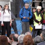 La delegada de «Stop Accidentes» en Castilla y León, Rosario Gutiérrez, lee el manifiesto en la jornada del pasado año