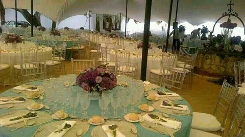 Detalle de las mesas de la fiesta