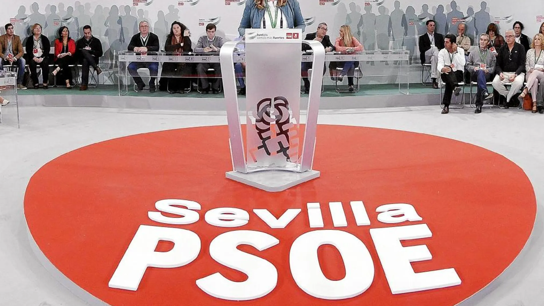 La presidenta de la Junta participó ayer en el Congreso del PSOE en Sevilla