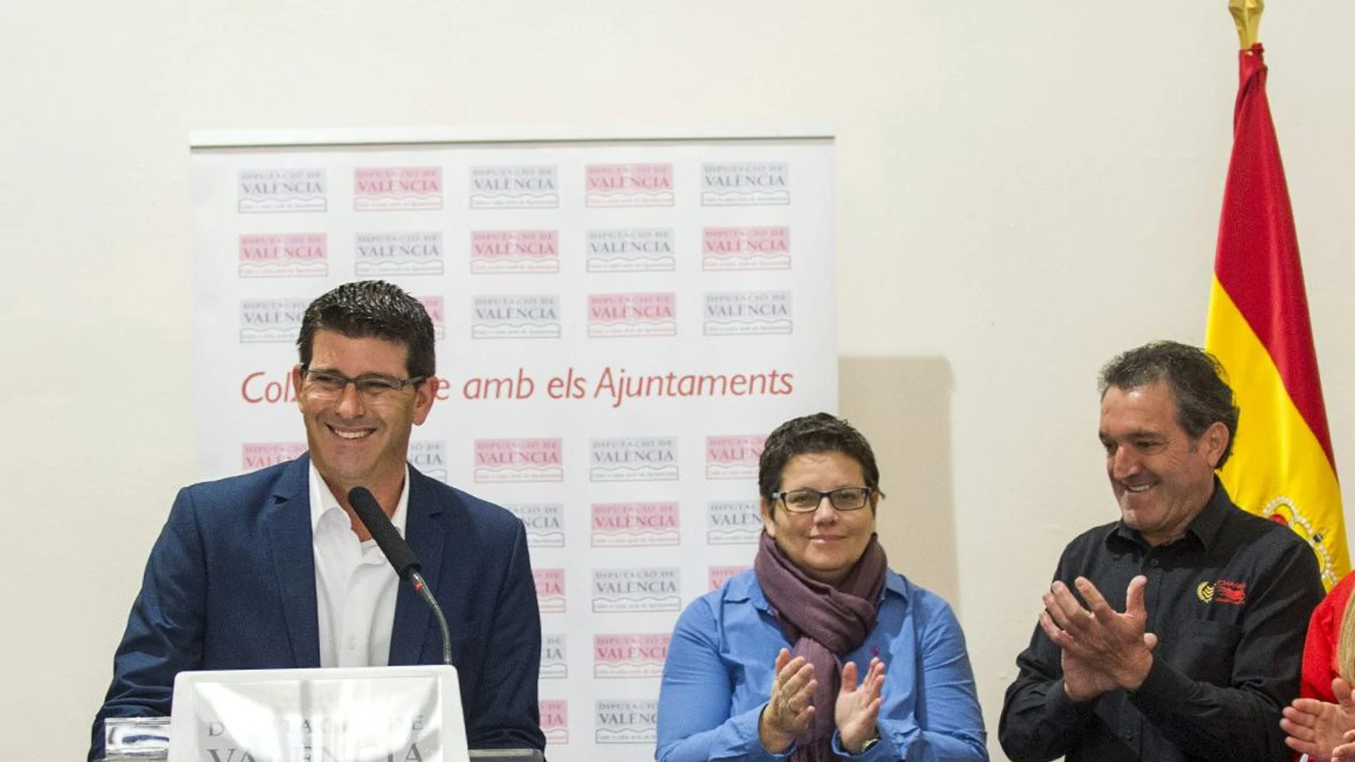 El entonces presidente de la Diputación, Jorge Rodríguez, que dimitió al ser detenido en la causa Alquería, junto a la diputada Isabel García, que concedió la subvención, y Champi Herreros