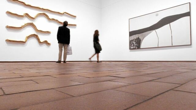 Obras de Perejaume y de Miró, en una sala de la exposición