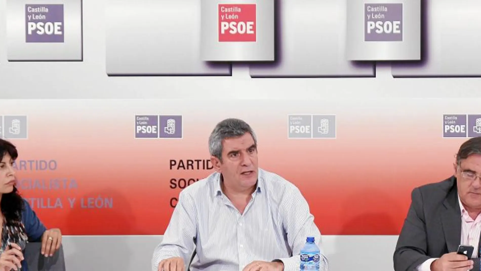 Ana Redondo junto a Julio Villarrubia y Julio Simón presiden el pleno de la Ejecutiva del PSOE