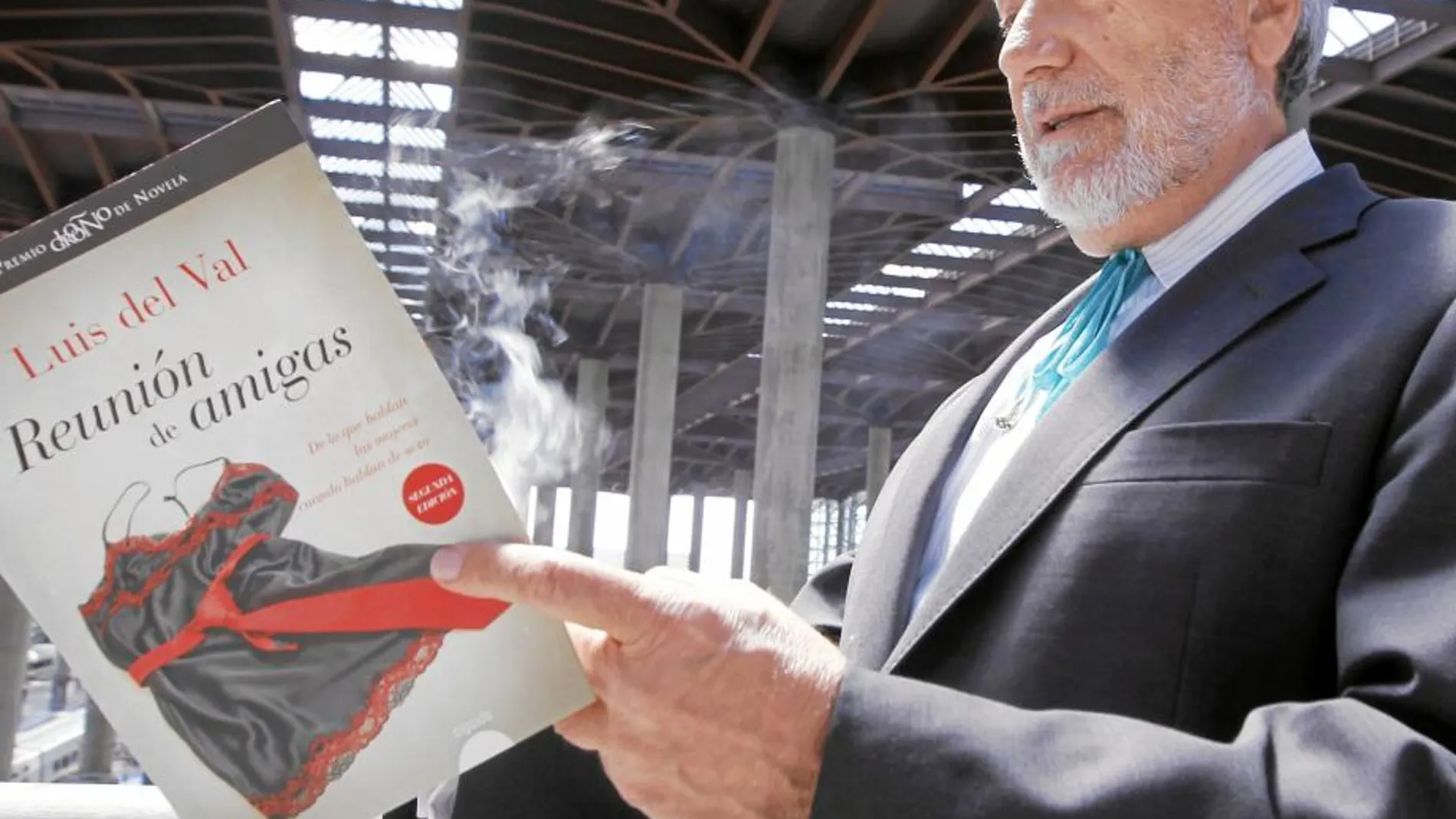 Luis del Val: «Jamás he vuelto a leer una novela mía»