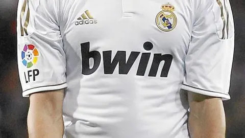 Kaká se lamenta en un partido disputado con el Real Madrid