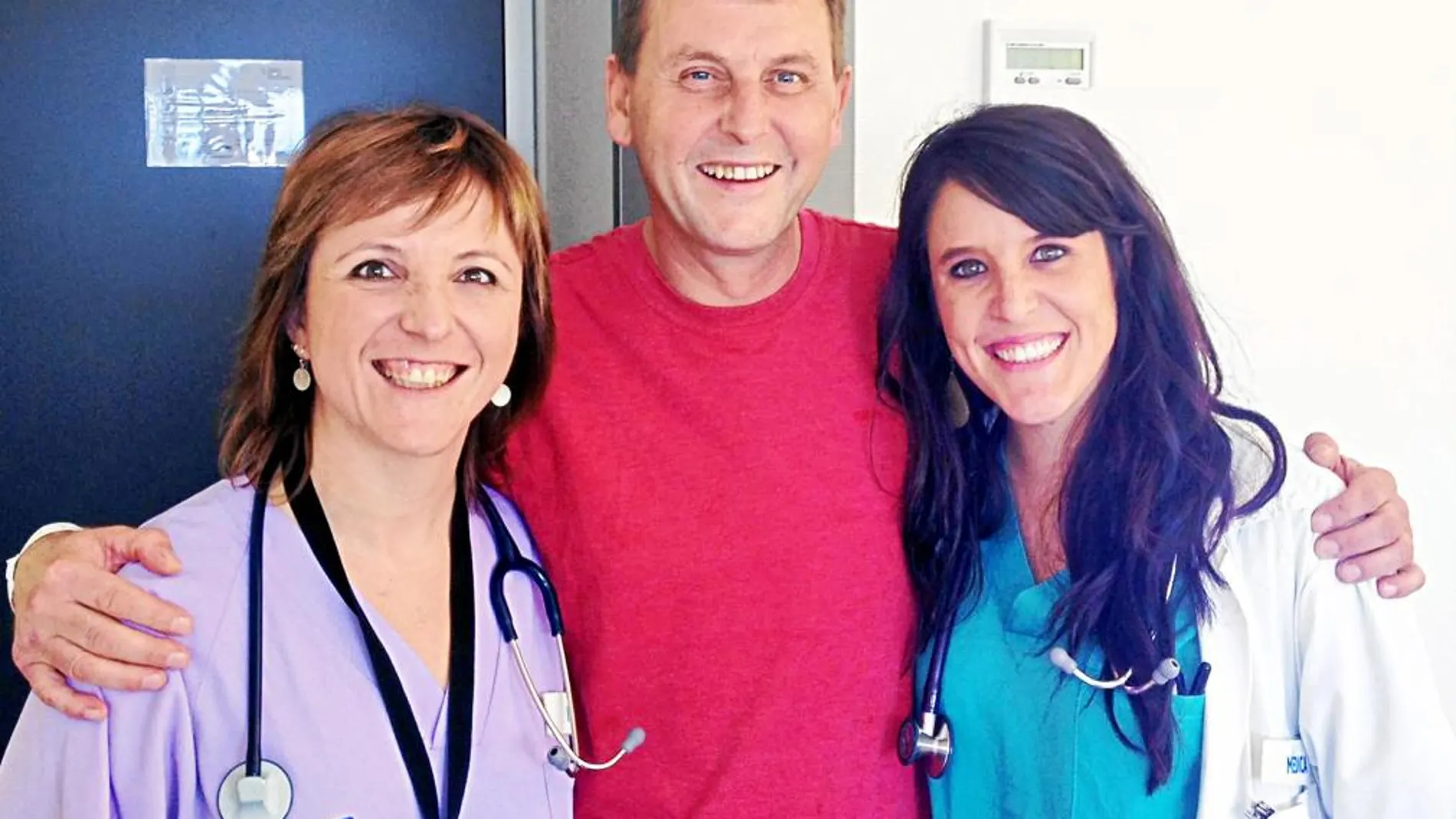 El paciente Kjeld Pedersen sonríe con su nuevo corazón