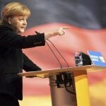 La canciller alemana, Angela Merkel, da un discurso durante el congreso del partido Unión Cristianodemócrata (CDU) en Hannover