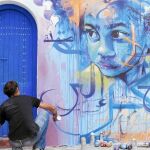 «El niño de las pinturas», manos a la obra en Assilah