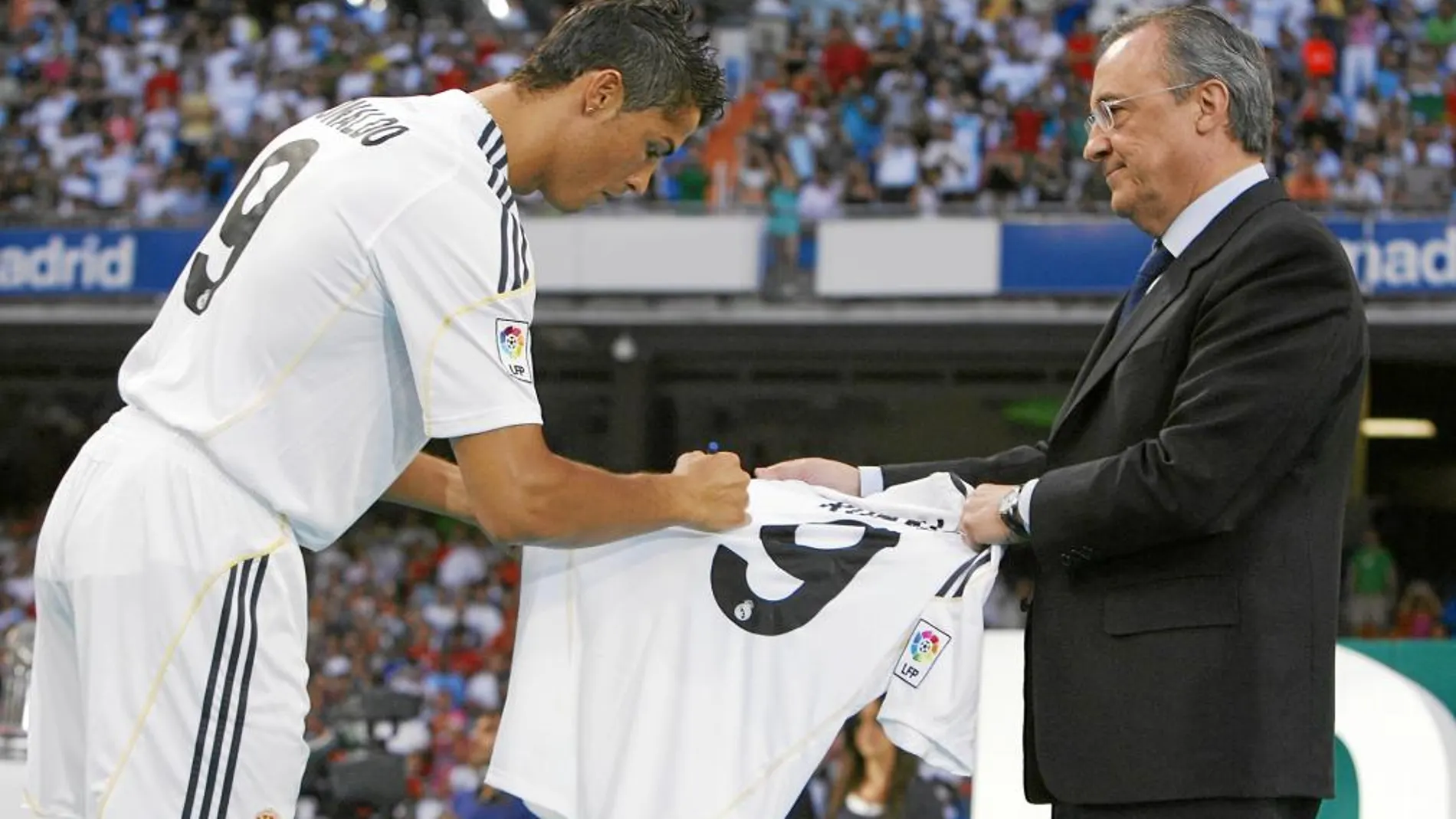 El 6 de julio de 2009 Florentino presentó a Cristiano, que será clave en el proyecto