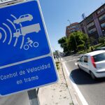 La Dirección General de Tráfico cuenta con 780 radares fijos y 545 móviles en las carreteras españolas. / Jesús G. Feria