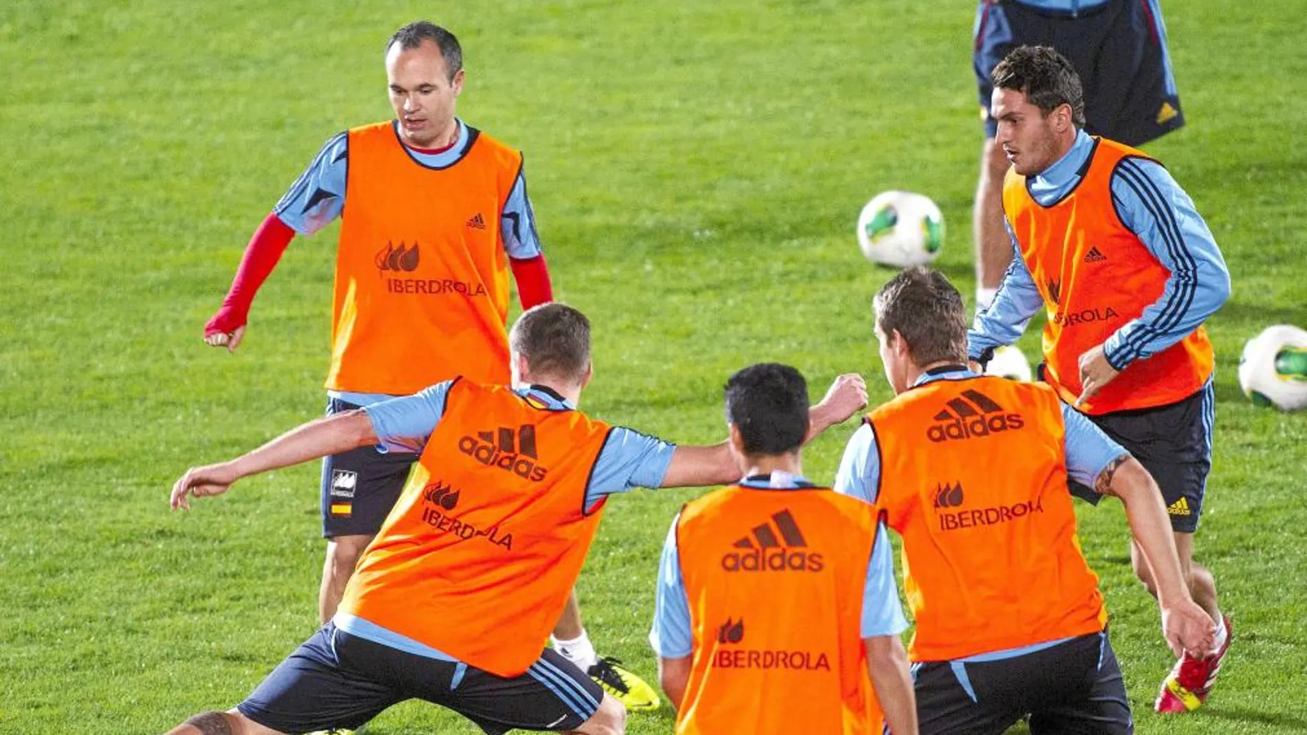 Iniesta y Koke, ayer en el entrenamiento de la Selección en Mallorca