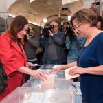 La actual presidenta del Govern Balear y candidata socialista al Govern Balear , Francina Armengol, ejerciendo su derecho a voto