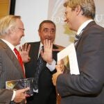Carlos Herrera entrevistó a Josep Piqué durante la presentación del libro en la Fundación Rafael del Pino