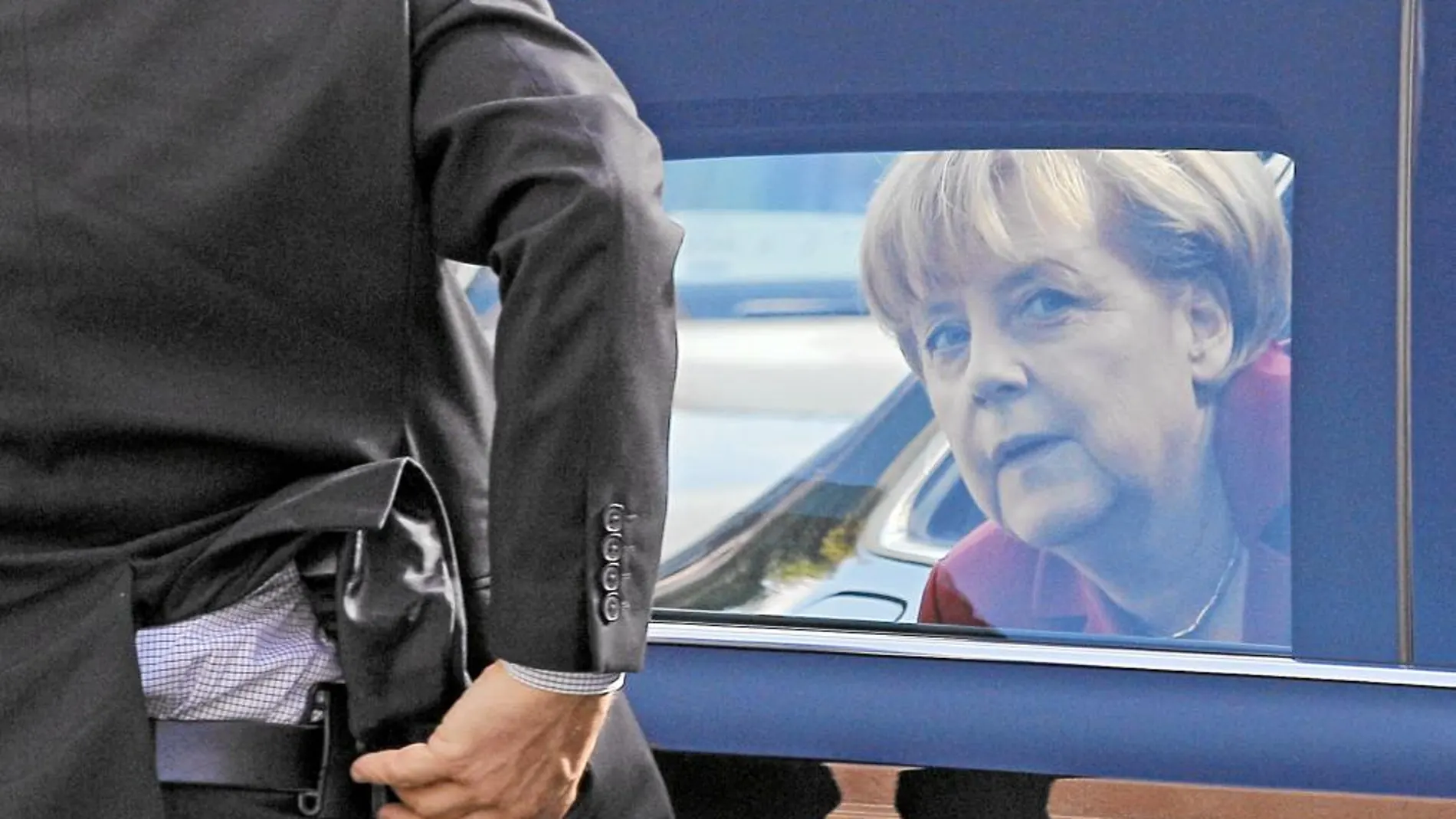 Angela Merkel, ayer, a su llegada a la reunión del Partido Popular Europeo previa al Consejo de Bruselas