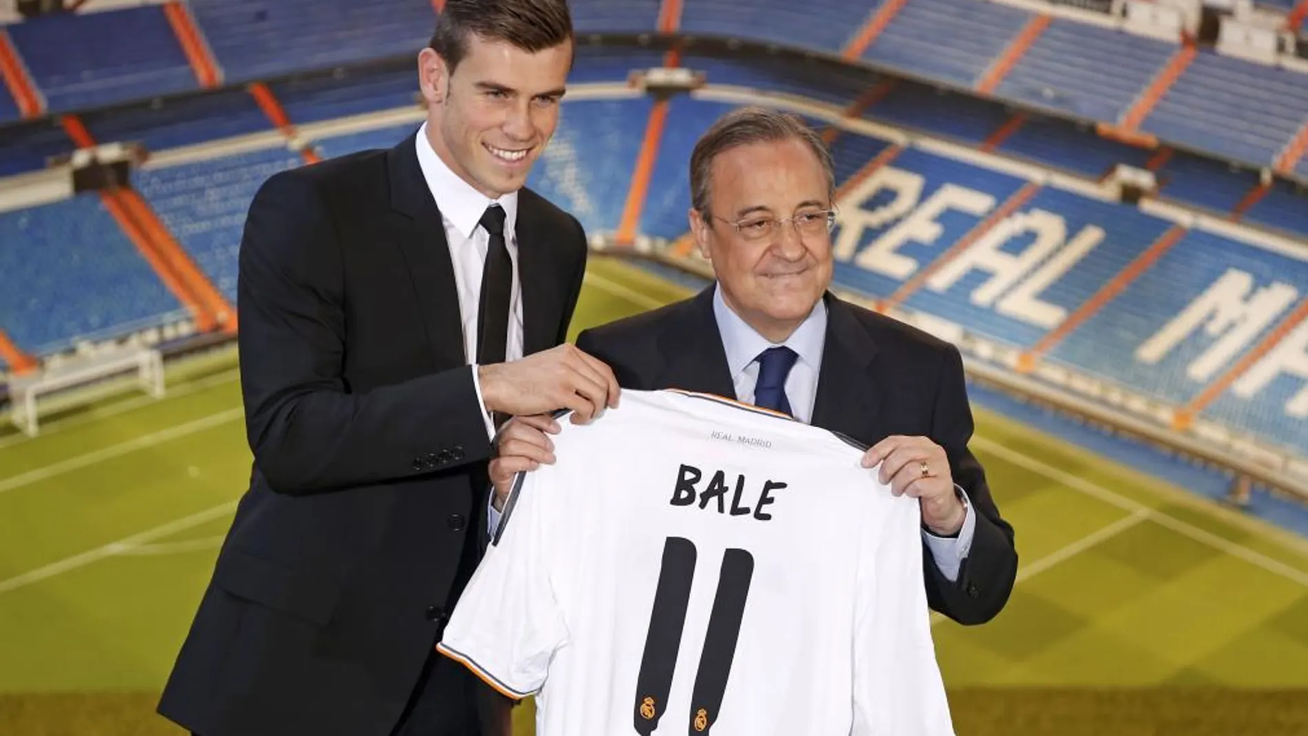 Gareth Bale con el presidente del Real Madrid, Florentino Perez