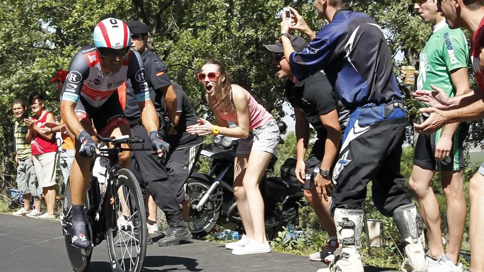 El ciclista suizo Fabian Cancellara (Radioshack), sube el puerto del Moncayo durante la undécima etapa de la Vuelta a España