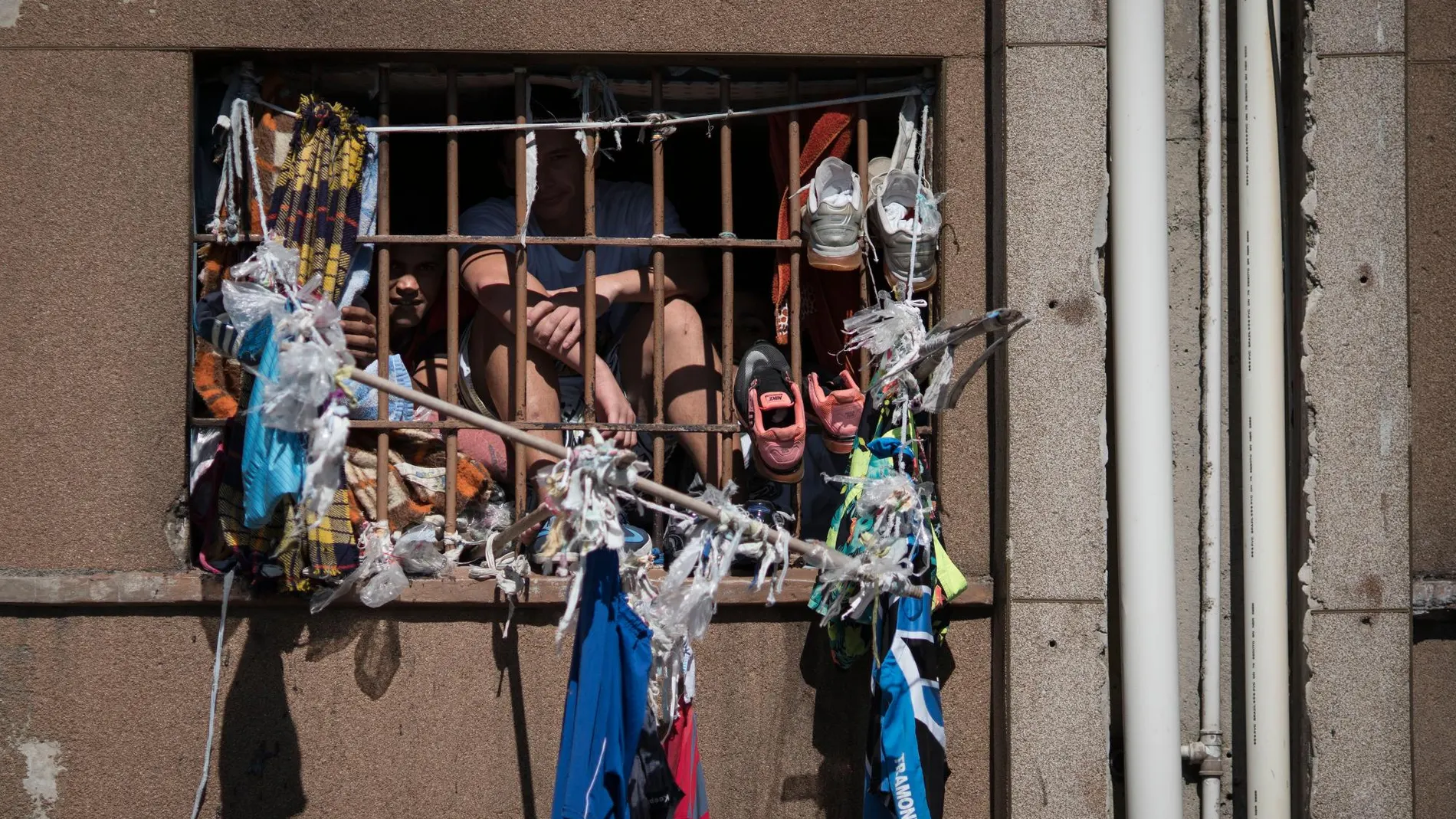 Presos en una cárcel de Porto Alegre, Brasil