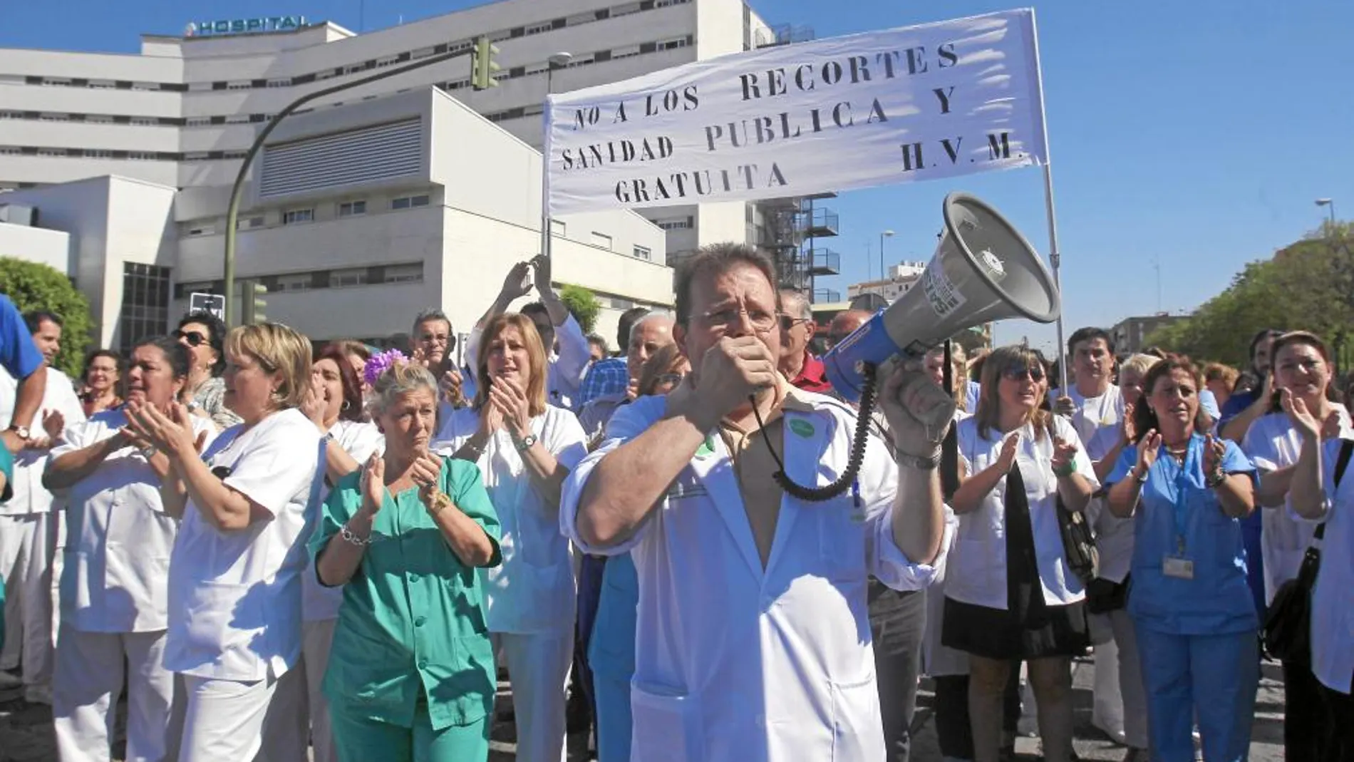 Los enfermeros incrementarán sus protestas si continúan los recortes