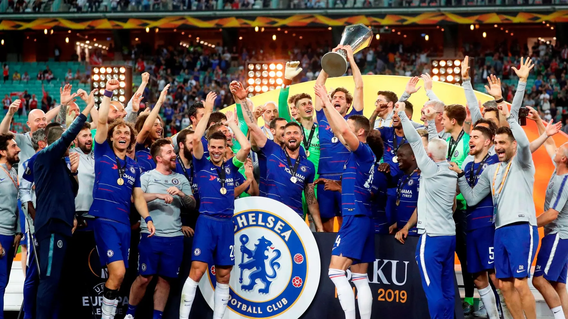 Los jugadores del Chelsea celebran su triunfo ante el Arsenal en Baku / Efe