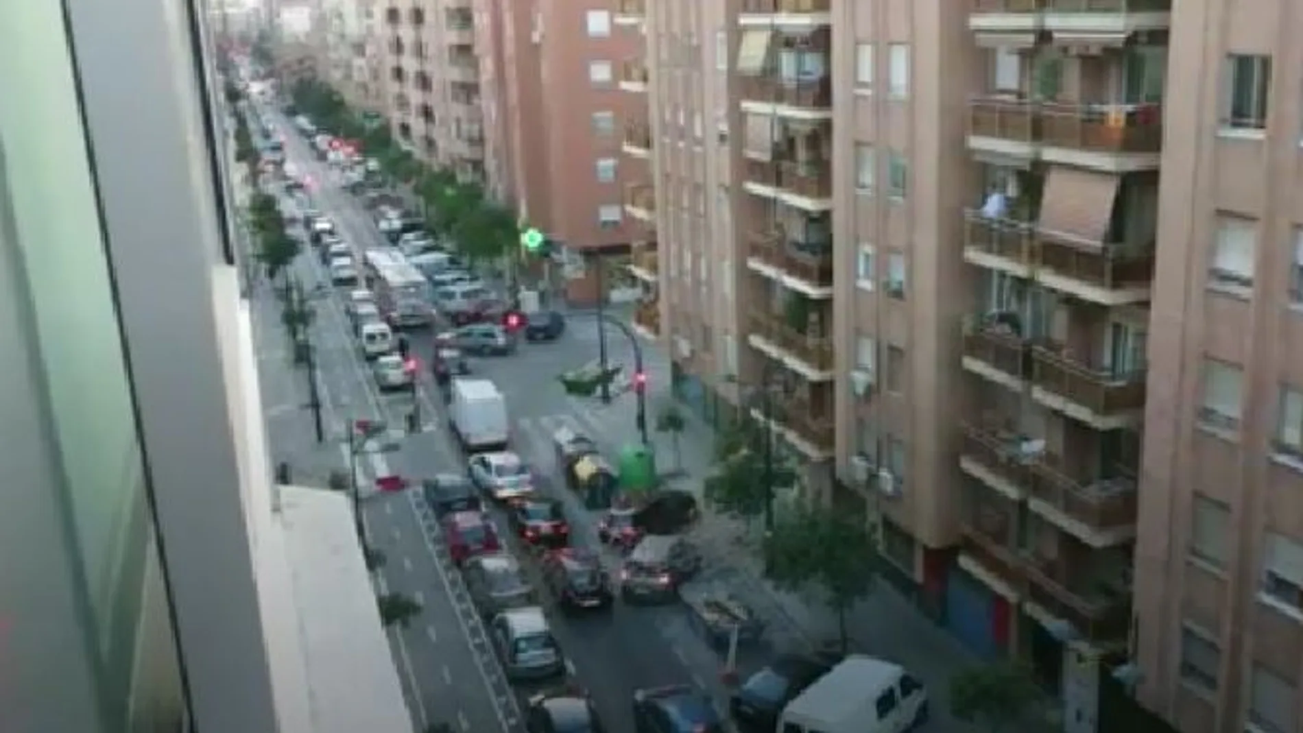 Nuevo atasco en la Avenida Constitución de Valencia