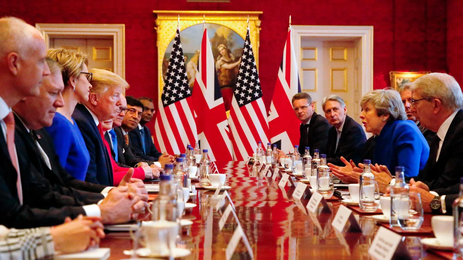 Donald Trump y Theresa May presidieron un encuentro entre delegaciones de los dos países/Efe