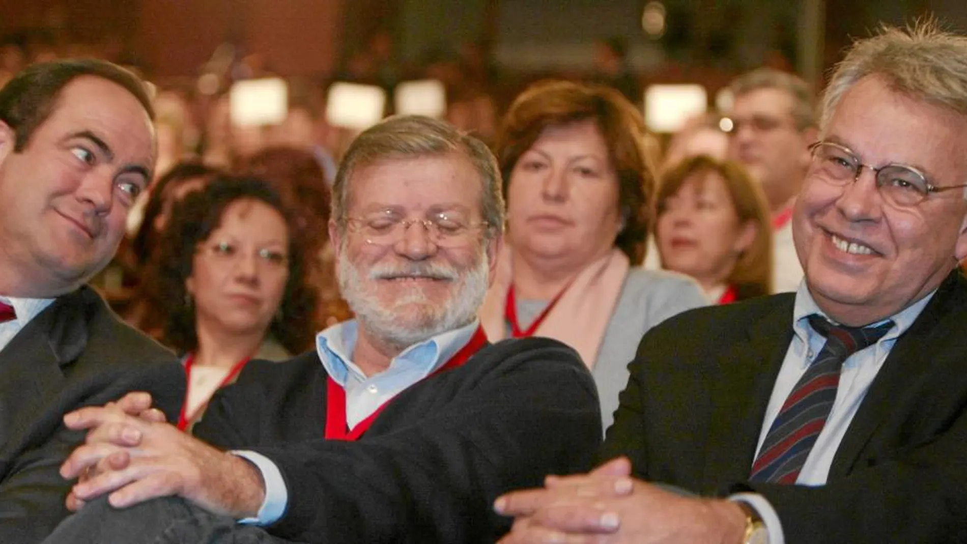 José Bono, Rodríguez Ibarra y Felipe González en una imagen de archivo durante un acto del partido