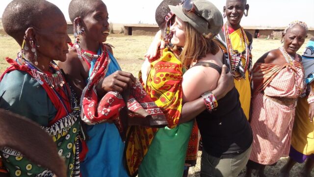 Celebrando el acuerdo con las familias masais